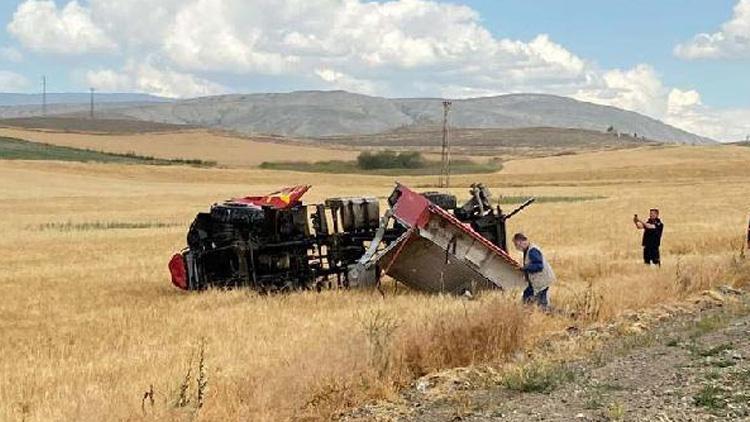 Yangına müdahaleye giden itfaiye aracı devrildi: 3 yaralı