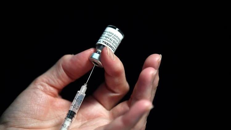Dünya genelinde 2 milyar 330 milyon dozdan fazla Kovid-19 aşısı yapıldı