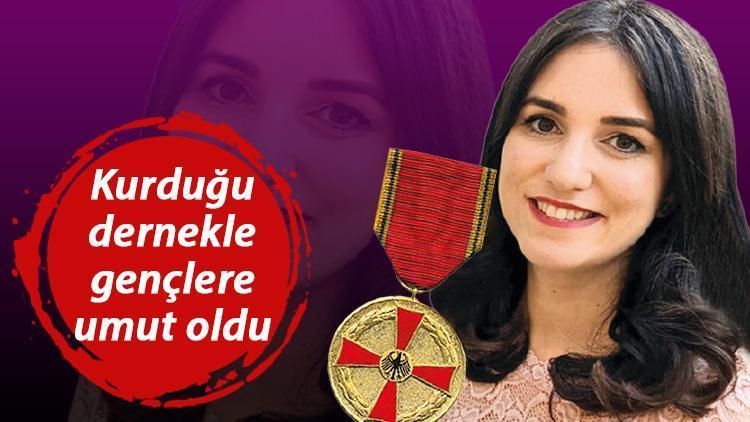 Sinem’e Alman Liyakat Nişanı