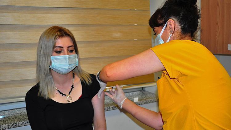 İzmirde toplam 2 milyon 150 bin doz koronavirüs aşısı yapıldı