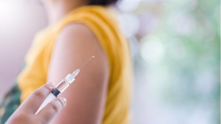 Regl iken aşı olunur mu? Adetliyken covid aşısı ve testi yapılır mı, adet döngüsünü nasıl etkiler?