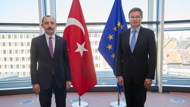 Ticaret Bakanı Muş, AB Komisyonu Kıdemli Başkan Yardımcısı Dombrovskis ile görüştü