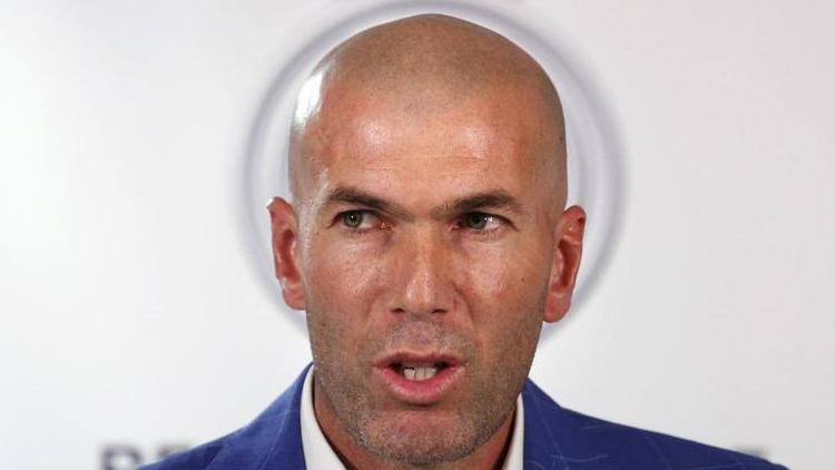 Real Madridle yollarını ayıran Zinedine Zidane, gazeteciyle tartıştı