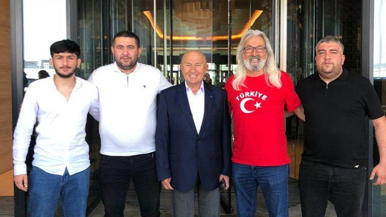Türkiye ve Azerbaycanın tribün liderleri EURO 2020deki Galler maçı öncesi Baküde bir arada