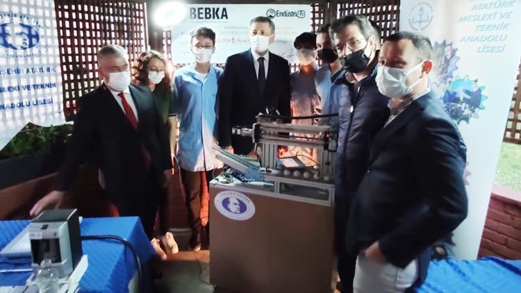 Bakanın kahvesini robot yaptı