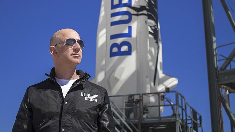 Jeff Bezos uzaya gidiyor Ne yanında bir pilot olacak ne de üzerinde uzay giysisi...