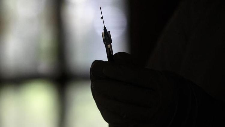 Almanyada halkın yarısına Kovid-19 aşısının ilk dozu uygulandı