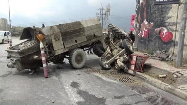 Başakşehir’de beton yüklü traktör devrildi, şoförü yaralandı