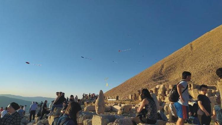 Nemrut Dağı’nda uçurtma şenliği düzenlendi