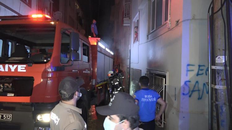 Bursada 6 katlı binada yangın paniği: 3 kişi dumandan etkilendi