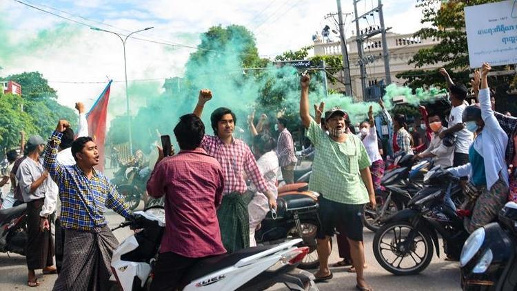 Myanmarda güvenlik güçleri ile darbe karşıtları çatıştı: 2 ölü