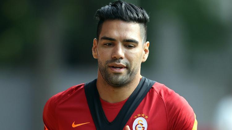 Galatasarayda koronavirüsü atlatan Radamel Falcao çalışmalara başladı