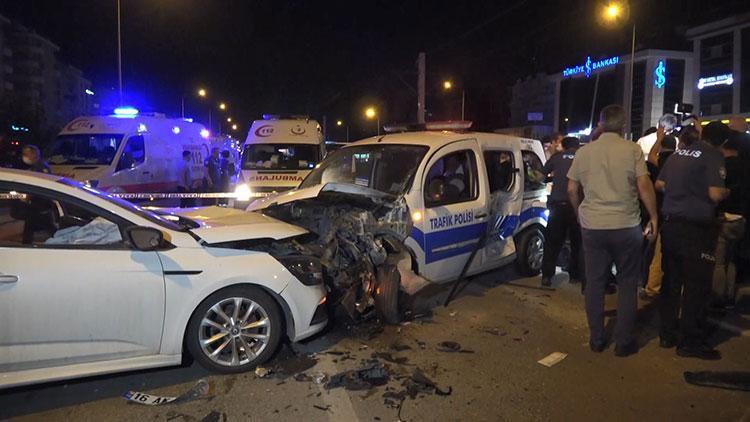 Aşırı süratli otomobilin alkollü sürücüsü polis noktasına daldı: 2’si polis 4 yaralı