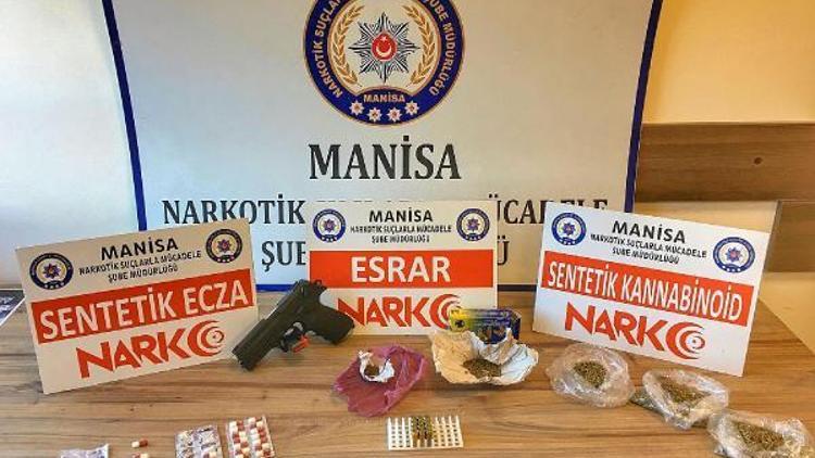 Manisada uyuşturucu satıcılarına operasyon: 3 tutuklama