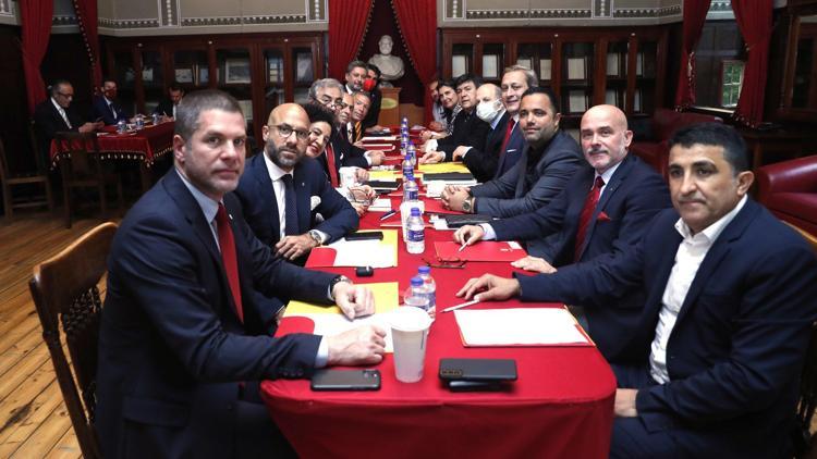 Galatasarayda Burak Elmas yönetimi ilk toplantısını yaptı