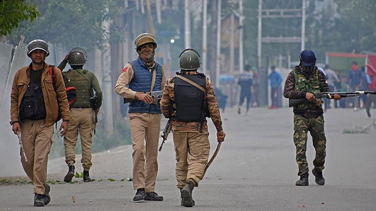 Pakistanda teröristlerle çatışmada 5 asker hayatını kaybetti