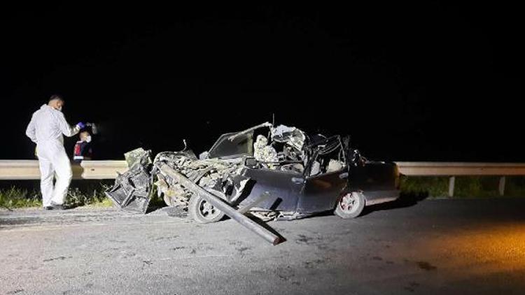 Eskişehirde korkunç kaza Otomobil hurdaya döndü