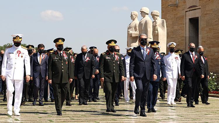 Bakan Akar Anıtkabiri ziyaret etti