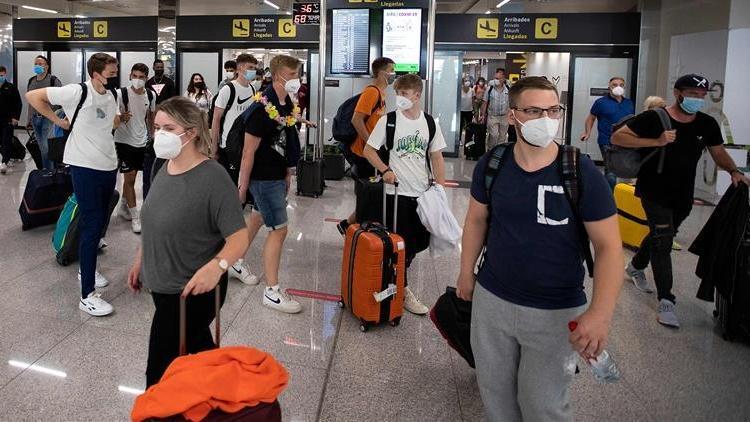 İngiltereye bir kötü haber de Hong Kongdan: Tüm uçuşları yasaklanıyor