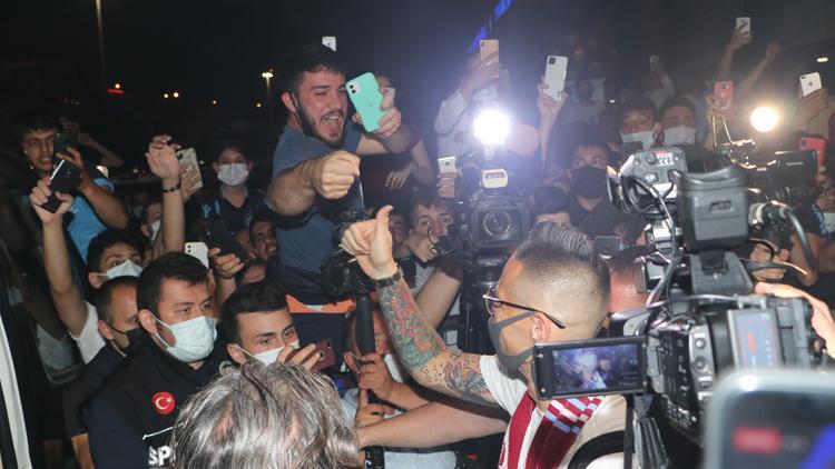 Trabzonsporun yıldız transferi Marek Hamsik, imza için şehre geldi