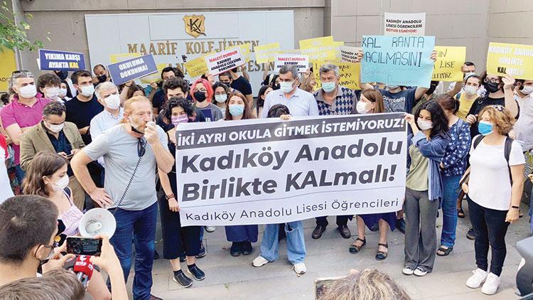 Kadıköy Anadolu Lisesi’nde yıkım ve bölünme protestosu