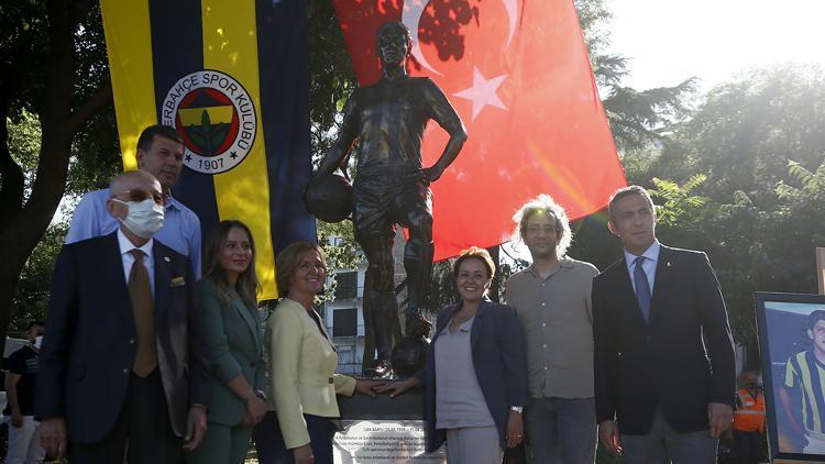 Fenerbahçe ve Türk sporunun efsane isimlerinden Can Bartunun heykelinin açılışı yapıldı