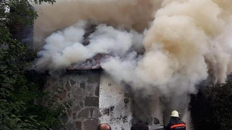 Trabzonda depo evde yangın