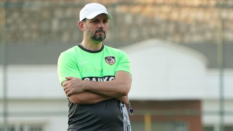 Gaziantep FK Teknik Direktörü Erol Bulut: 5 veya 6 transfer yapmayı düşünüyoruz...