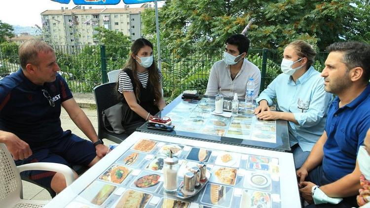 Abdullah Avcı, Mustafa Reşit Akçayın ailesini ziyaret etti