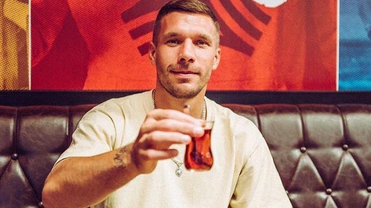 Son Dakika: Lukas Podolski geri dönüyor Böyle duyurdular...