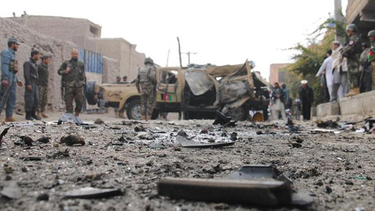 Afganistanda bomba yüklü araçla saldırı: 1 ölü