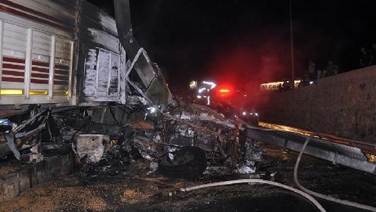 Manisada korkunç kaza Alev alan kamyonun sürücüsü yanarak can verdi