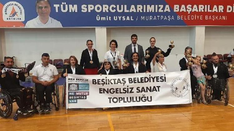 Beşiktaş Belediyesi Engelsiz Sanat Topluluğu 22 madalya kazandı