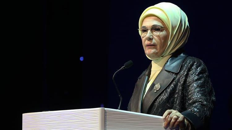 Emine Erdoğan Srebrenitsa Soykırımı kurbanlarını andı