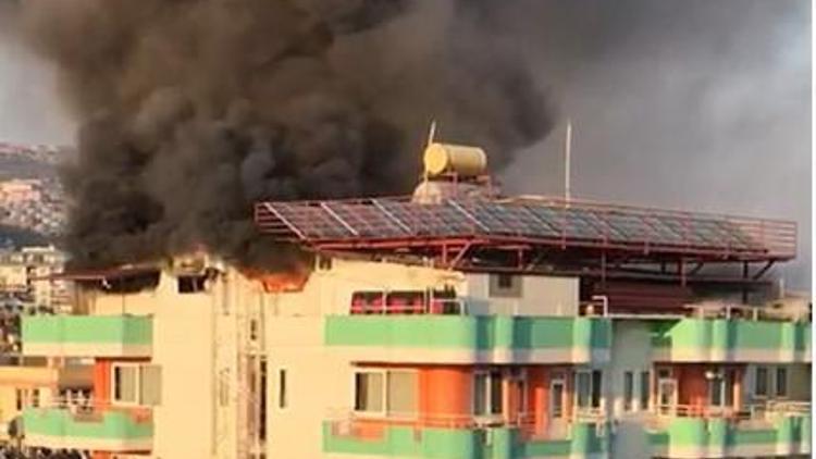 Alanyada 6 katlı apart otelde çıkan yangında tatilciler tahliye edildi