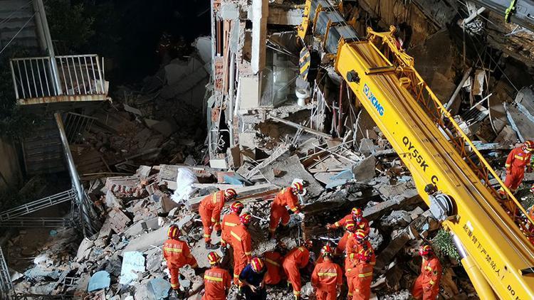 Çinde otel binası çöktü: 8 ölü