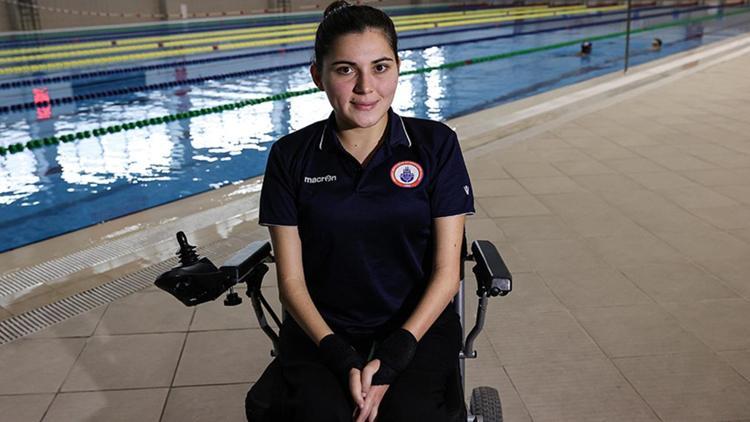 Tedavi için yüzmeye başladı, olimpiyatlarda yarışıyor