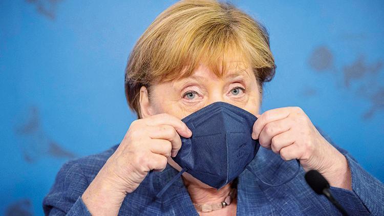 Merkel: Aşı olun, aşıya ikna edin