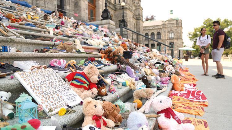 Kilise bahçesinde yenileri bulundu: Yine çocuk mezarları