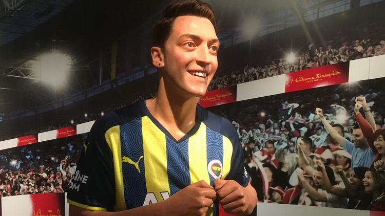 Fenerbahçenin dünya yıldızı Mesut Özil’in balmumu figürü İstanbul’da