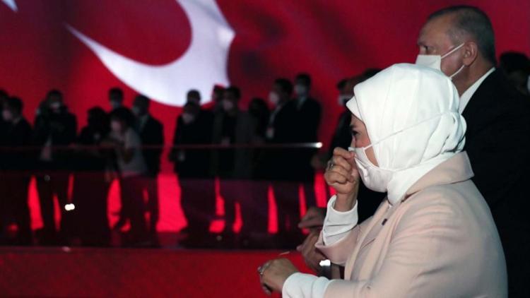 15 Temmuz Demokrasi Müzesinde duygu dolu anlar Gözyaşlarına hakim olamadı