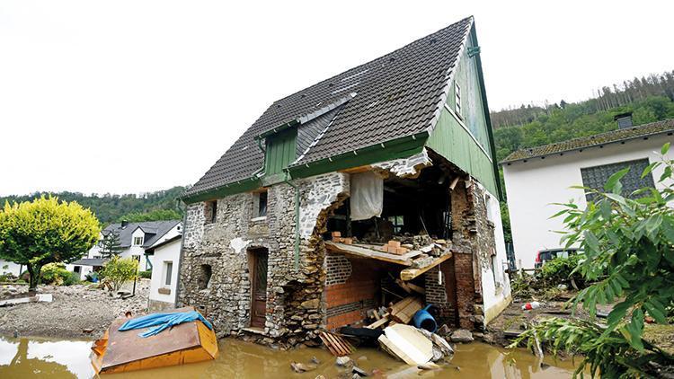 Batı Avrupa’da sel felaketi: 67 kişi öldü, onlarca kişi kayıp