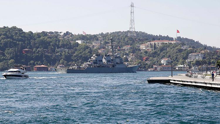 ABD savaş gemisi İstanbul Boğazından geçti