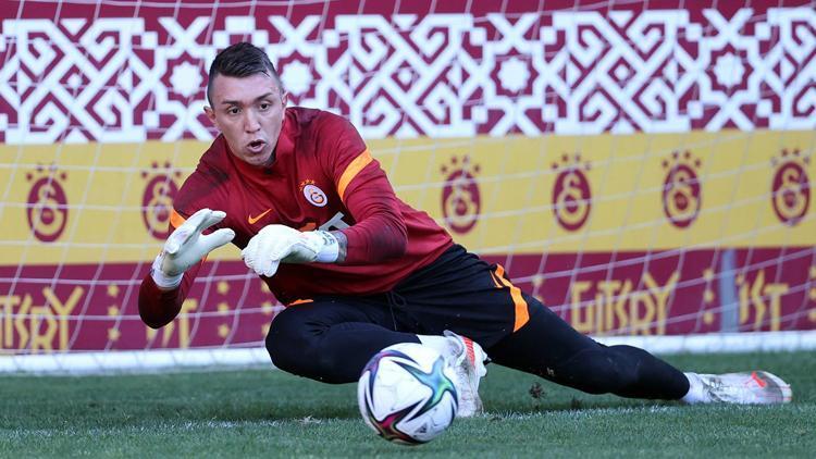 Galatasaray’da Muslera takımla çalıştı