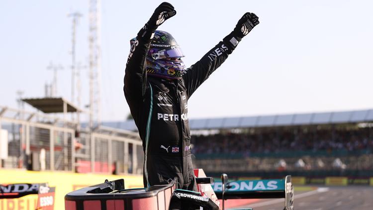 Hamilton, Formula 1de ilk kez düzenlenecek sprint yarışına birinci sıradan başlama hakkı kazandı