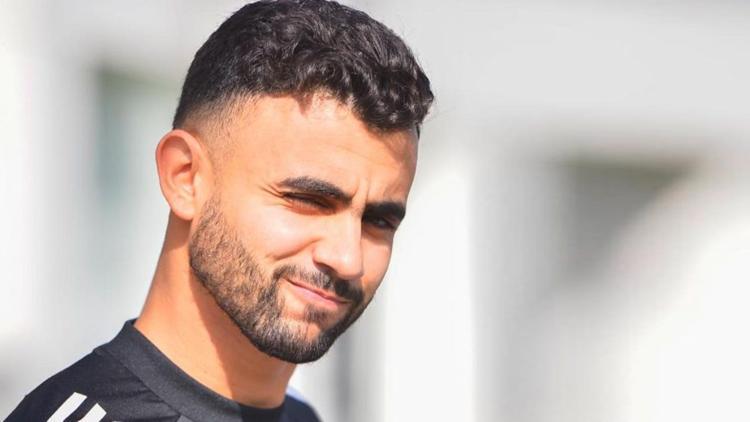 Son Dakika: Transferi yılan hikayesine dönen Rachid Ghezzal, Leicester Citynin kampına katıldı