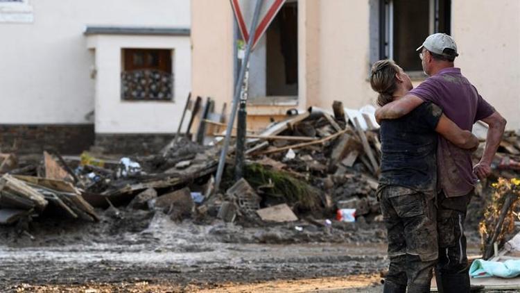 Almanyada sellerde hayatını kaybedenlerin sayısı 164e yükseldi