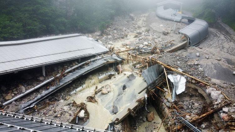 Kayıp 700 kişiden iyi haber: Tsunami gibiydi