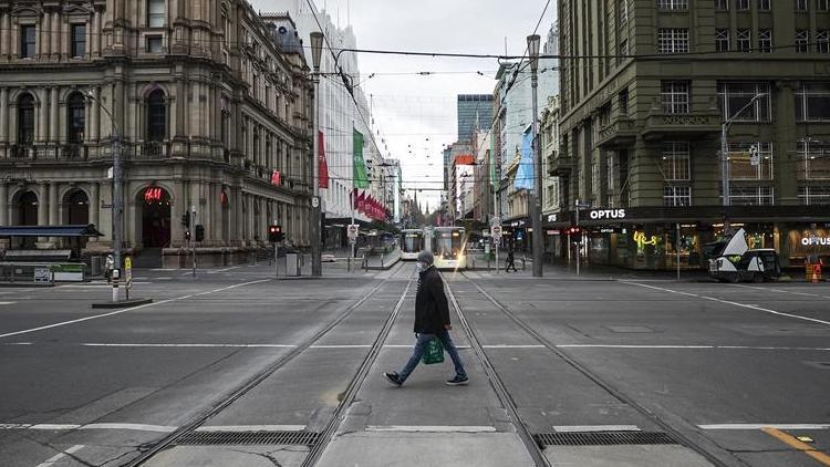 Melbournede koronavirüs yasakları uzatıldı