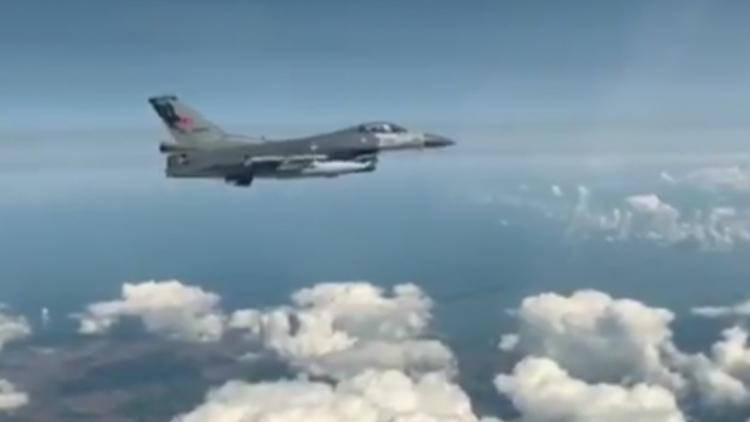 Türkiyeye ait F-16lar, Polonyada ilk alarm reaksiyon görevi gerçekleştirdi